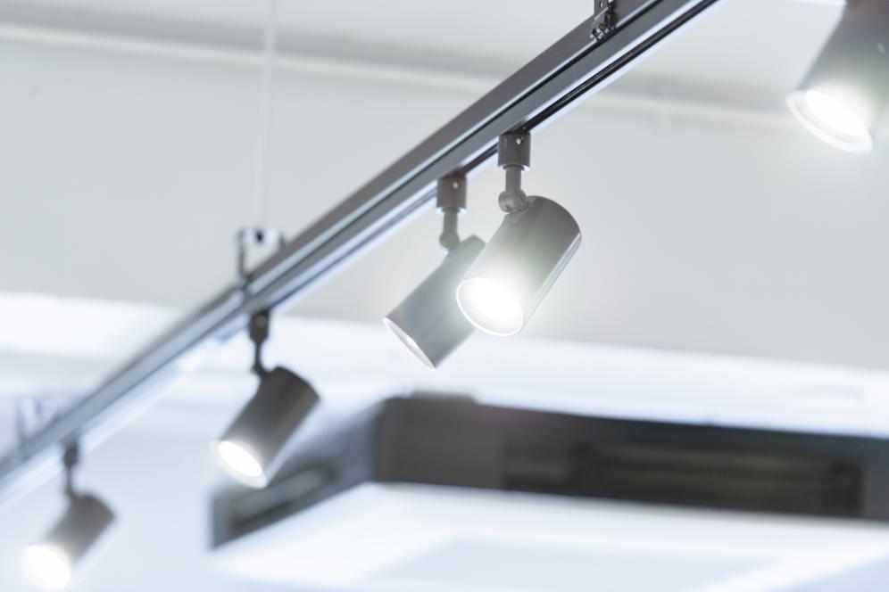 How do you use a 3-phase track lights system?